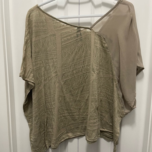 Gentlefawn medium asymmetrical shirt - Picture 2 of 2